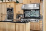 The Masters Lodge, 60 Viking Gas Cooktop
